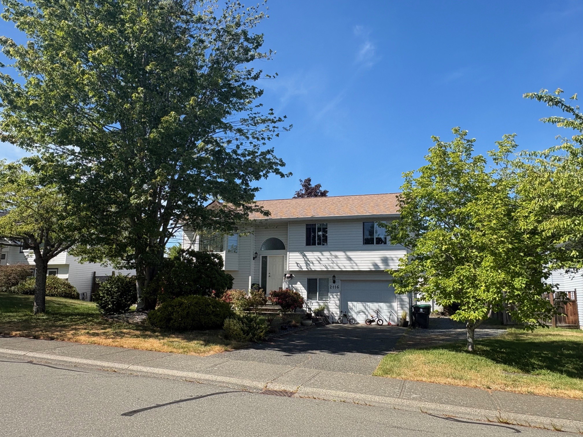 2116 Meadowlark Dr